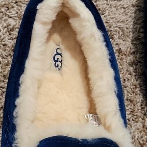 WOMENS UGG SLIPPERS SIZE 7
